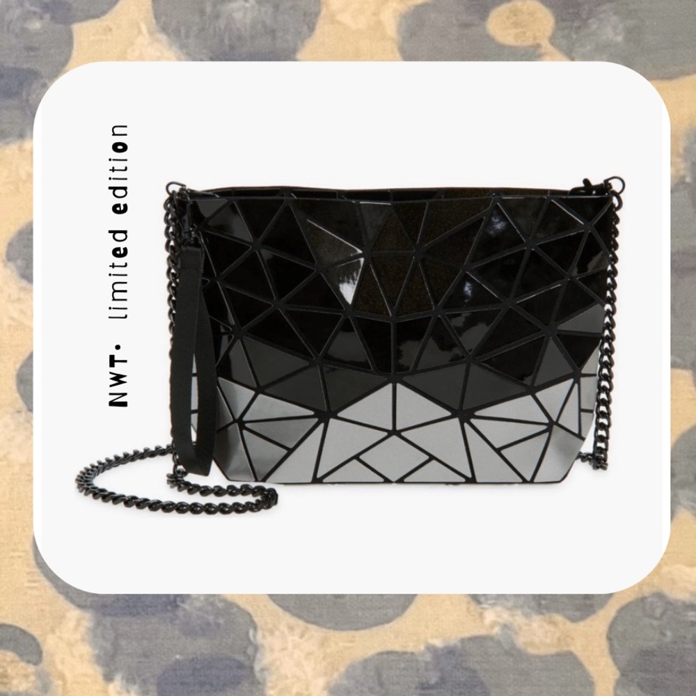 🎉 🌀 🆕 patrizia luca • silver black two tone geometric wristlet crossbody bag